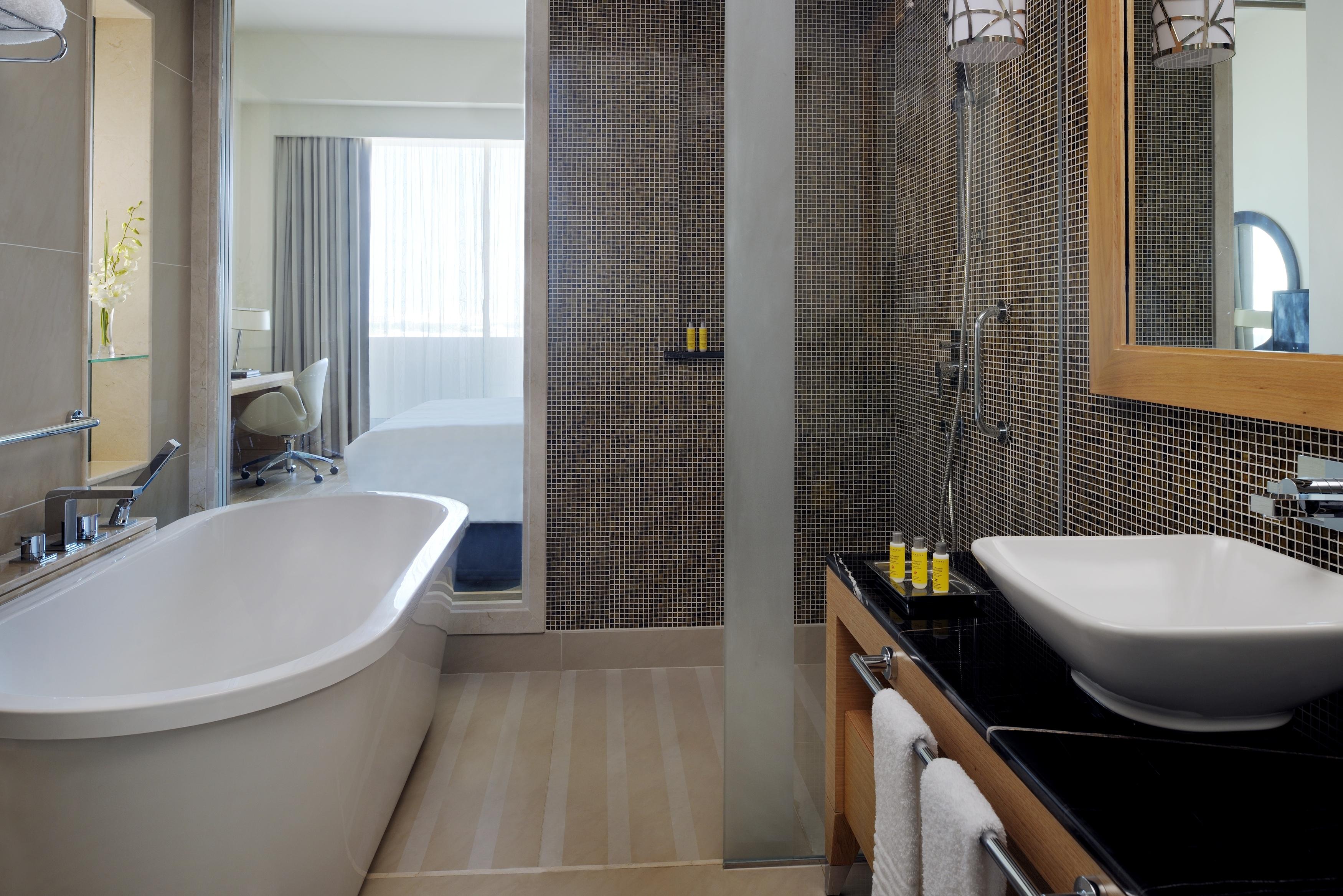 Marriott Executive Apartments Al Jaddaf, Dubai Luaran gambar Bathroom