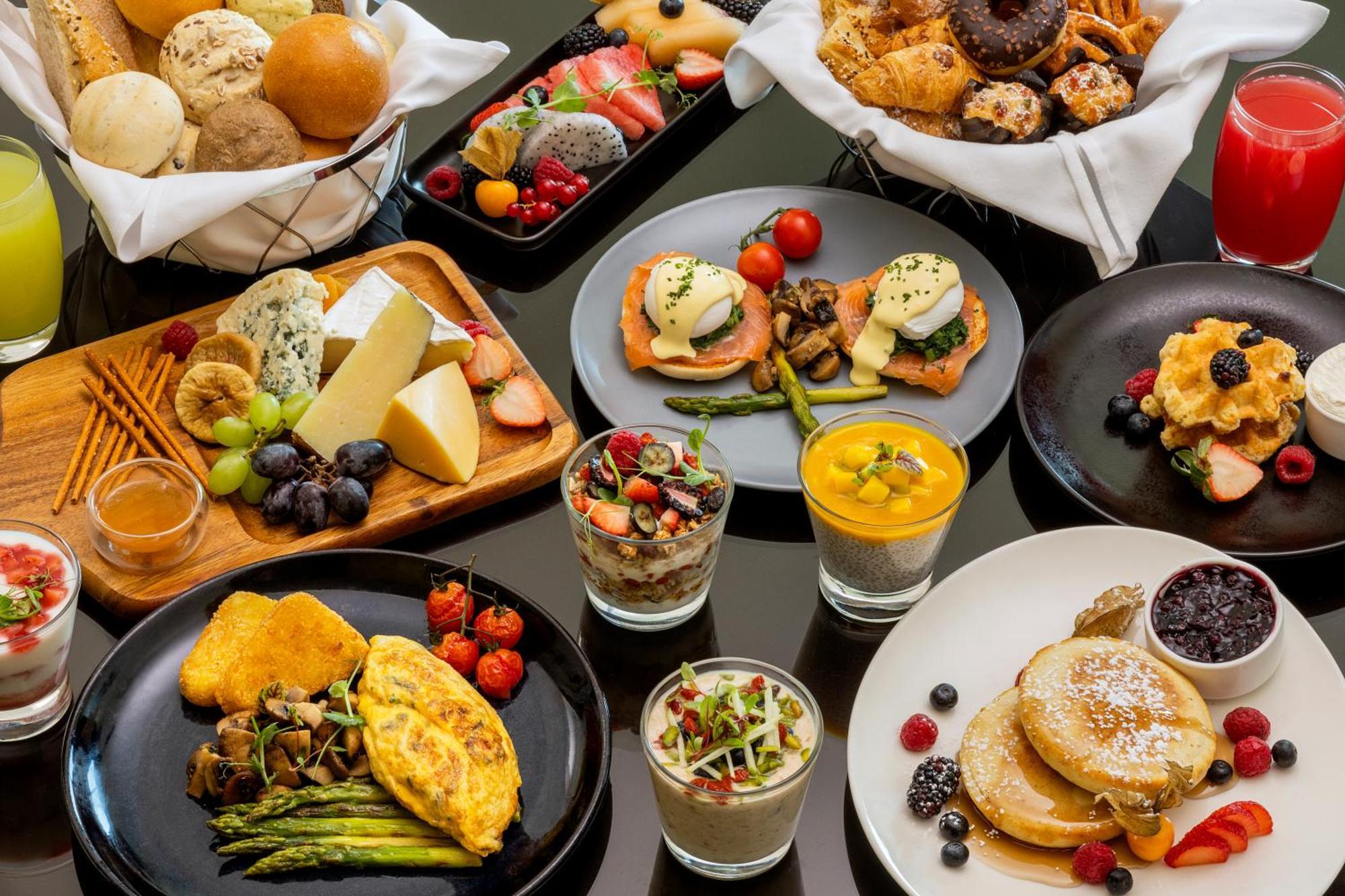 Marriott Executive Apartments Al Jaddaf, Dubai Luaran gambar A selection of breakfast items