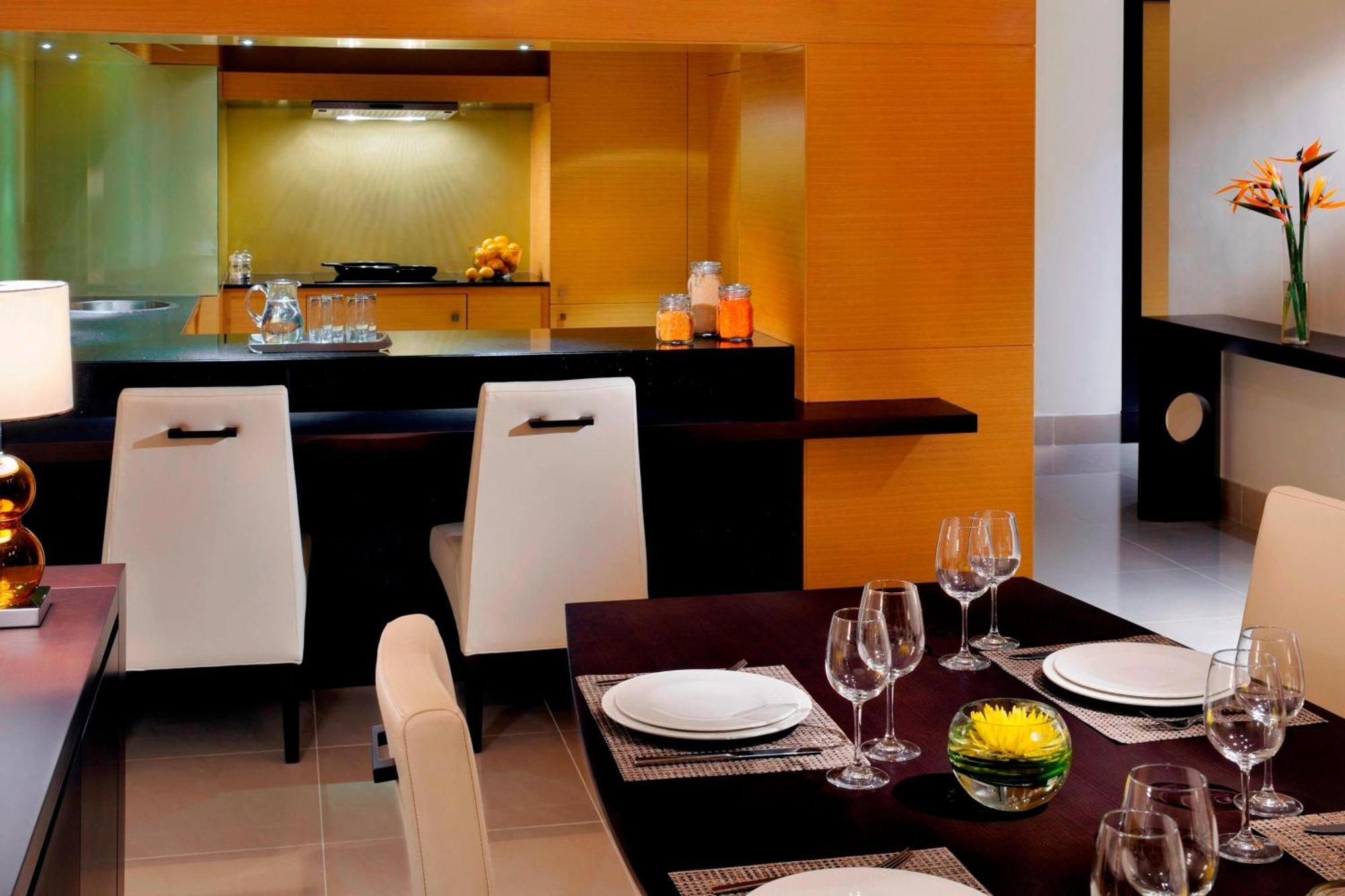 Marriott Executive Apartments Al Jaddaf, Dubai Luaran gambar A kitchen in a W Residence