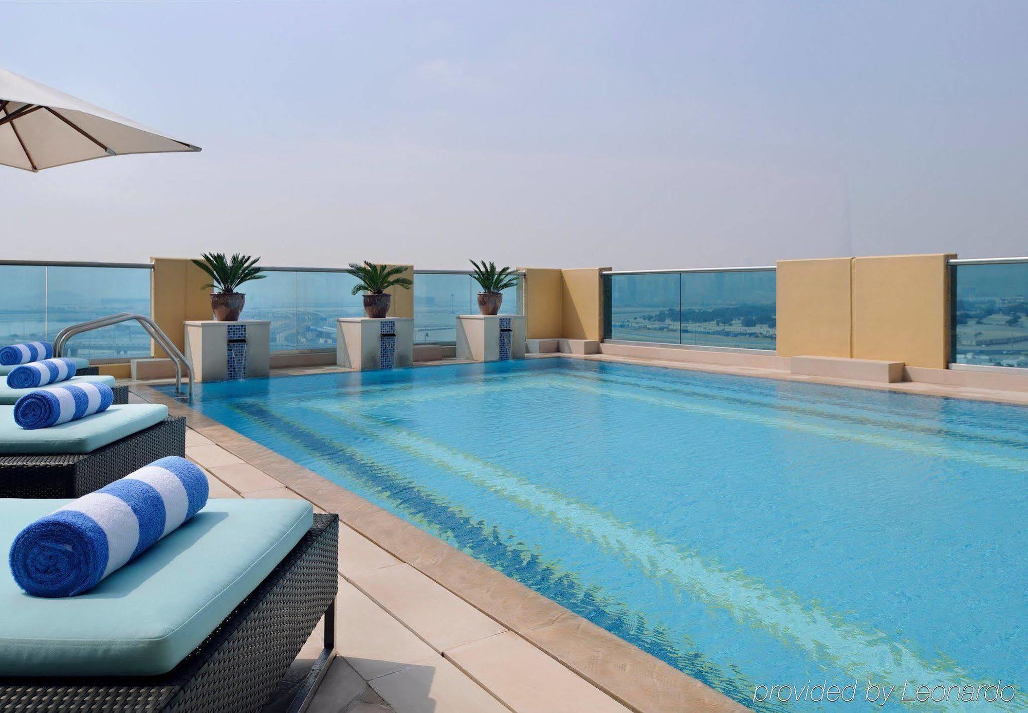 Marriott Executive Apartments Al Jaddaf, Dubai Luaran gambar Rooftop pool